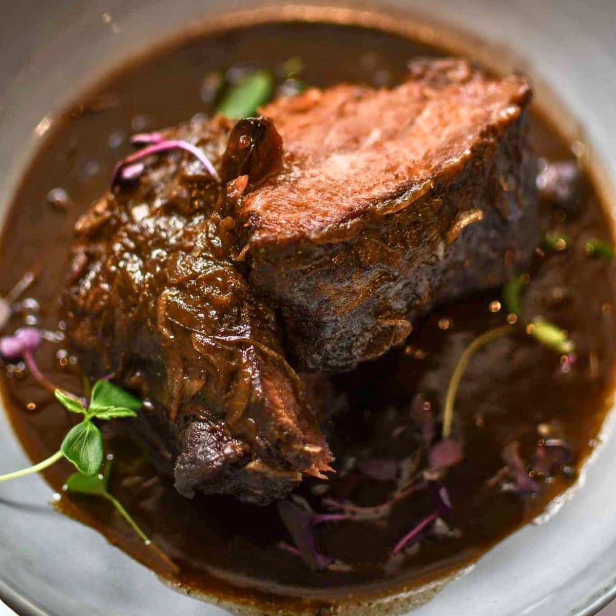 Joue de boeuf braisée — plat servi à Komptoir