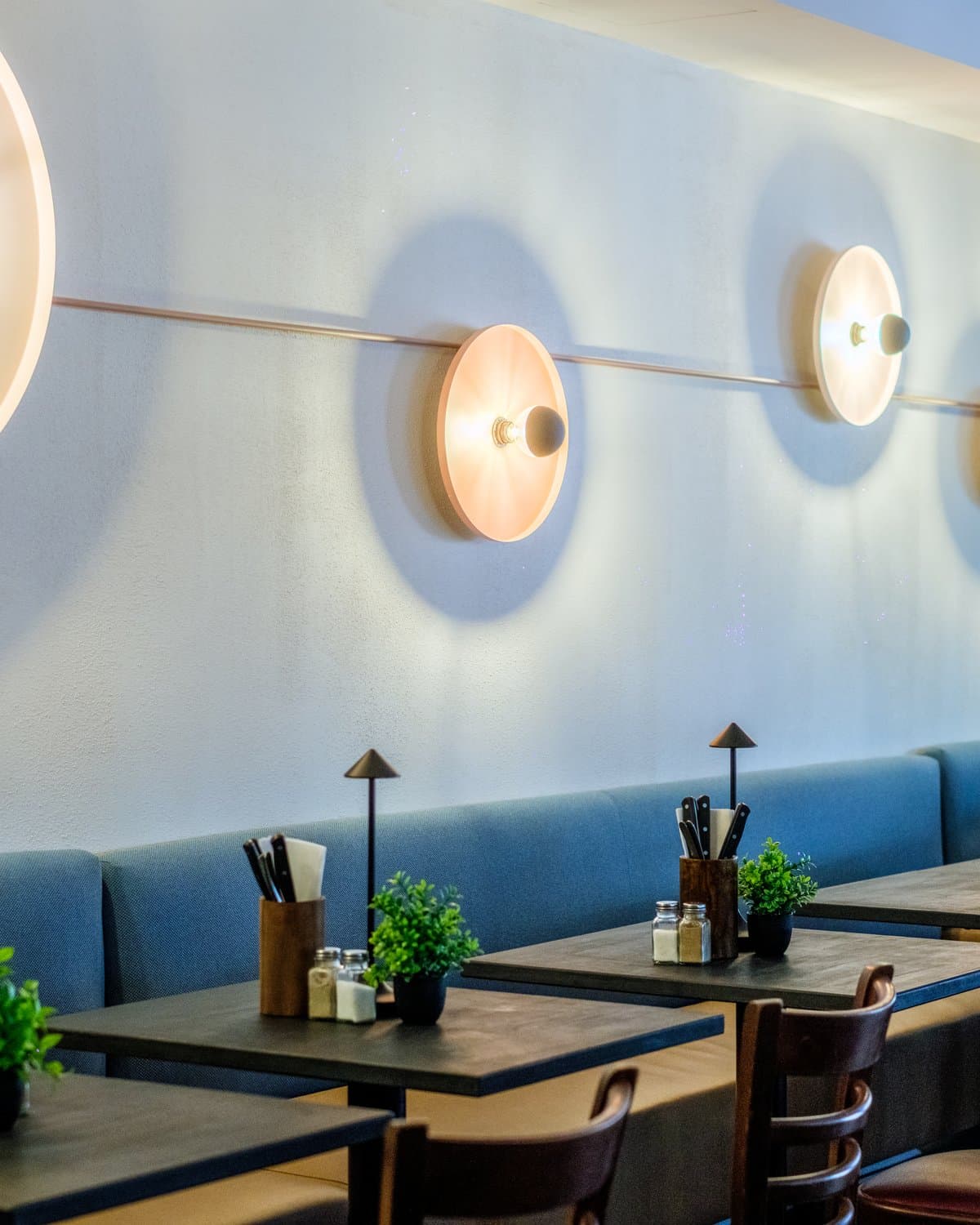 Salle de la brasserie Komptoir, Place de Paris à Luxembourg, en service de jour